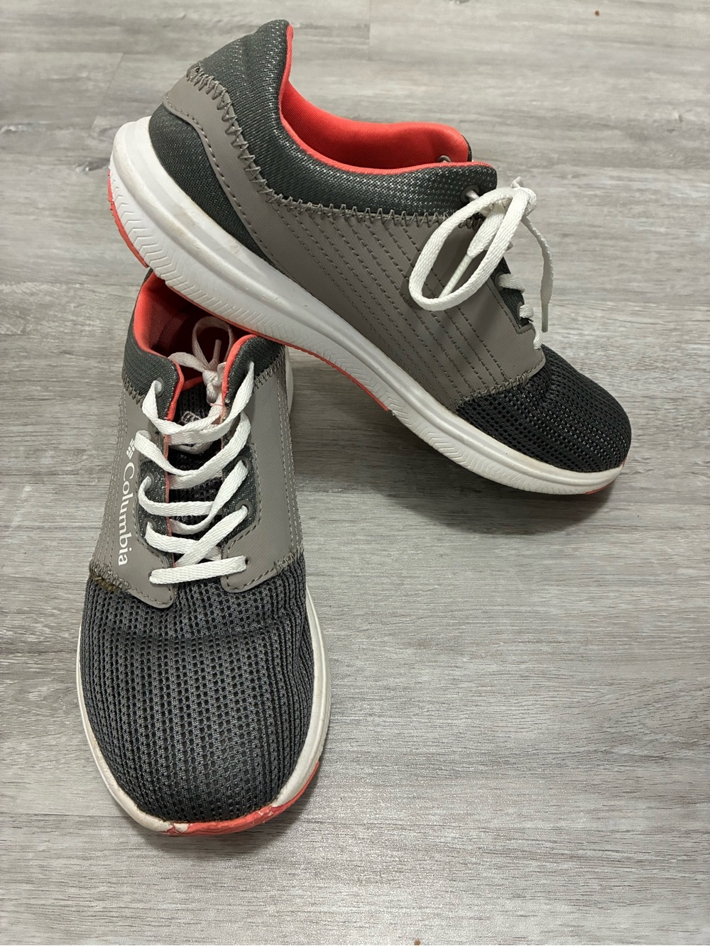 Columbia Gray, Black & Coral Women's Lightweight Sneakers Size 7